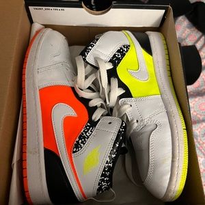 Use Jordan retro one mid